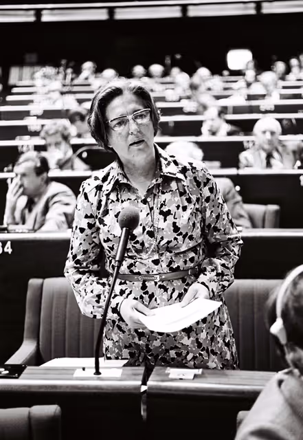 Fotografia 17: The MEP Baroness DIana ELLES during a session  in Strasbourg in May 1981.