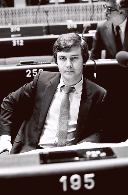 Nuotrauka 48: The MEP Karel DE GUCHT during a session in June 1981.