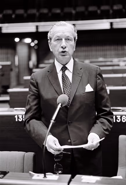 Nuotrauka 12: The MEP Olivier d'ORMESSON during a session in Strasbourg in June 1981.