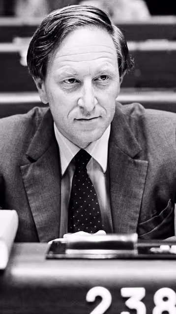 Nuotrauka 14: The MEP Christopher JACKSON during a session in Strasbourg on  1981.