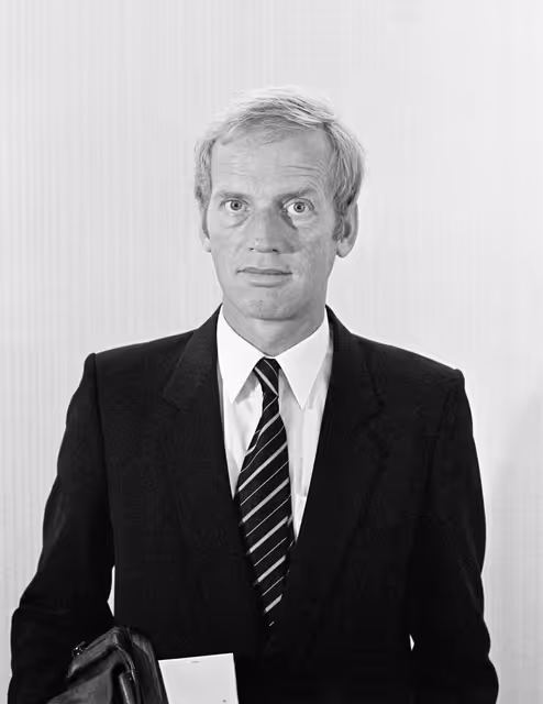 Nuotrauka 1: Portrait of the MEP Doeke EISMA in June 1981.