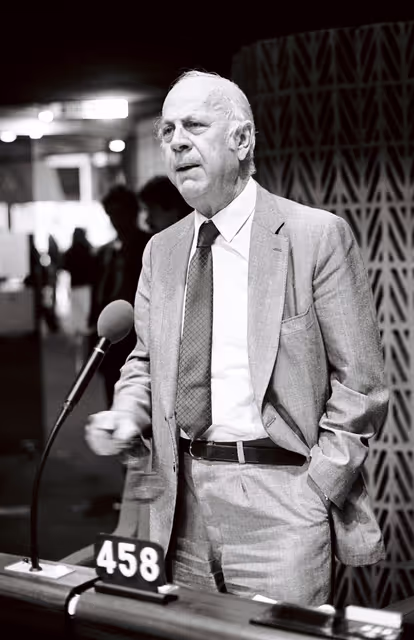 Nuotrauka 3: The delegue Ioannis ZIGHDIS during a session in June 1981.