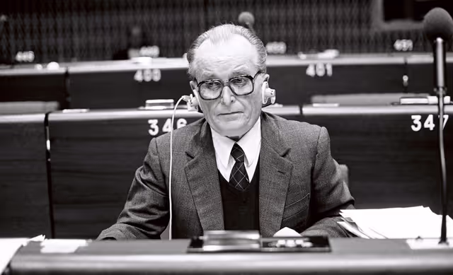 Nuotrauka 4: The MEP Luigi MACARIO during a session in Strasbourg in June 1981.