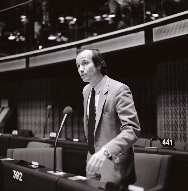 Nuotrauka 20: The MEP Roger-Gerard SCHWARTZENBERG during a session in Strasbourg in June 1981.