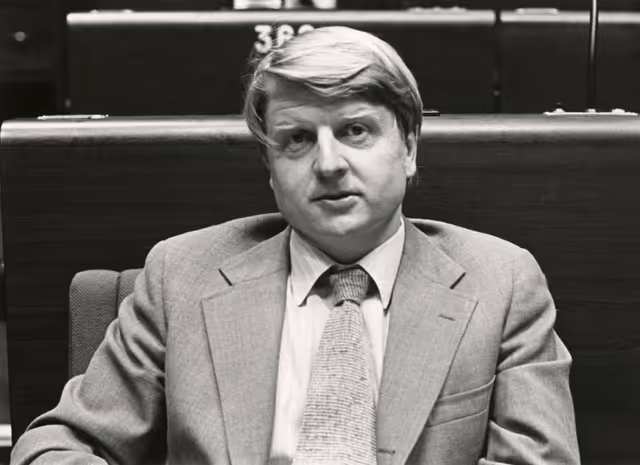 Fotagrafa 27: Stanley P. JOHNSON attends a plenary session in June 1981