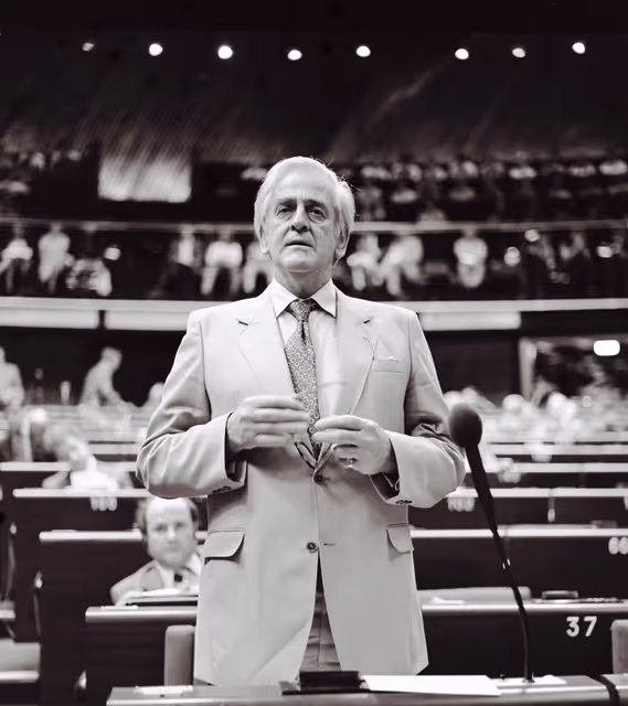Fotografija 25: The MEP James SCOTT-HOPKINS during a session in Strasbourg in July 1981.