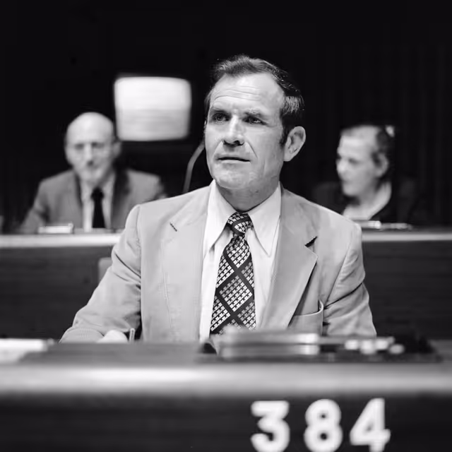 Fotografija 9: The MEP Bernard THAREAU during a session in Strasbourg in July 1981.