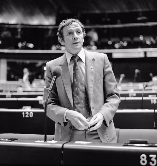 Fotografija 1: Allan R. ROGERS during a session in Strasbourg in July 1981.