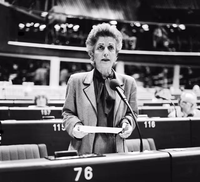 Fotografija 35: The MEP Maria Fabrizia BADUEL GLORIOSO during a session in Strasbourg on July 1981.