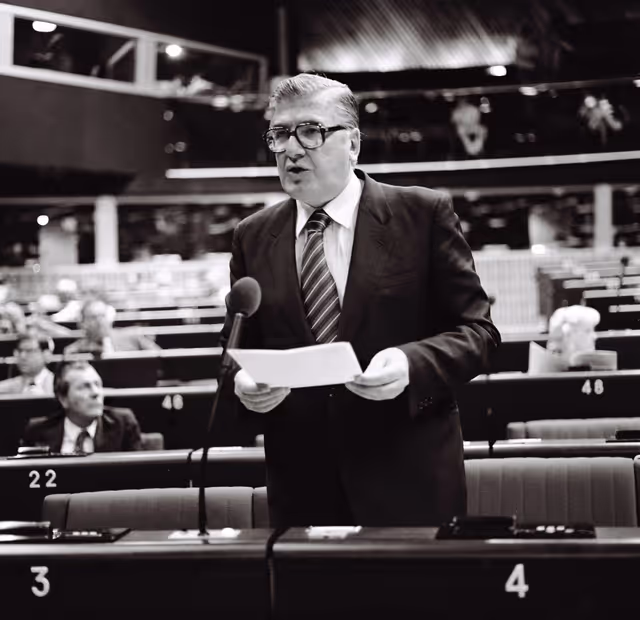 Fotografija 21: The MEP Guido FANTI during a session in Strasbourg in July 1981.