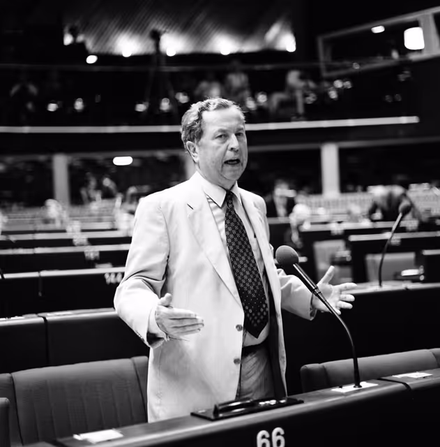 Fotografija 4: Poul MOLLER during a session in Strasbourg in July 1981.
