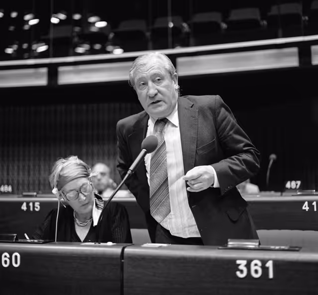 Fotografija 46: The MEP Sean FLANAGAN during a session in Strasbourg in July 1981.