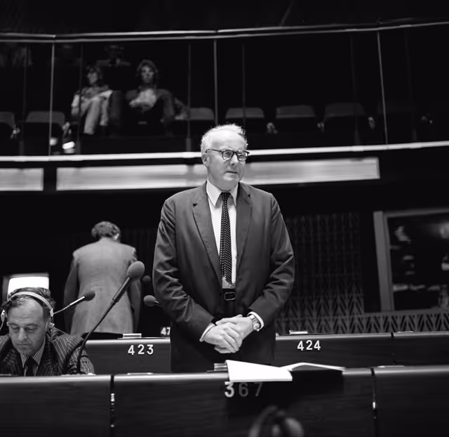 Fotografija 47: The MEP Sir Brandon RHYS WILLIAMS during a session in Strasbourg in July 1981.