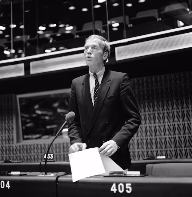 Fotografija 15: The MEP Doeke EISMA during a session in Strasbourg in July 1981.