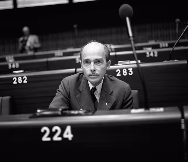 Fotografija 40: The MEP Otto von HABSBURG during a session in Strasbourg in July 1981.
