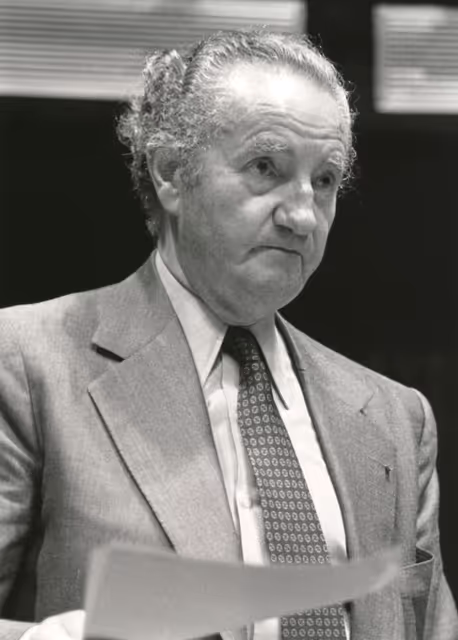 Zdjęcie 12: Gustave DELEAU speaks in plenary session in July 1981