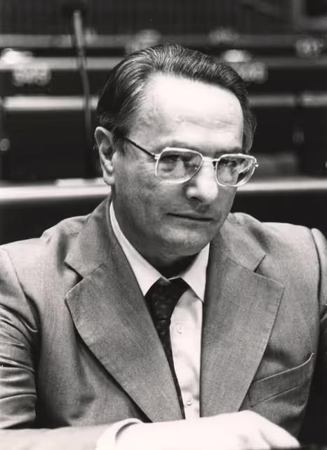 Zdjęcie 2: Andre DILIGENT attends a plenary session in July 1981