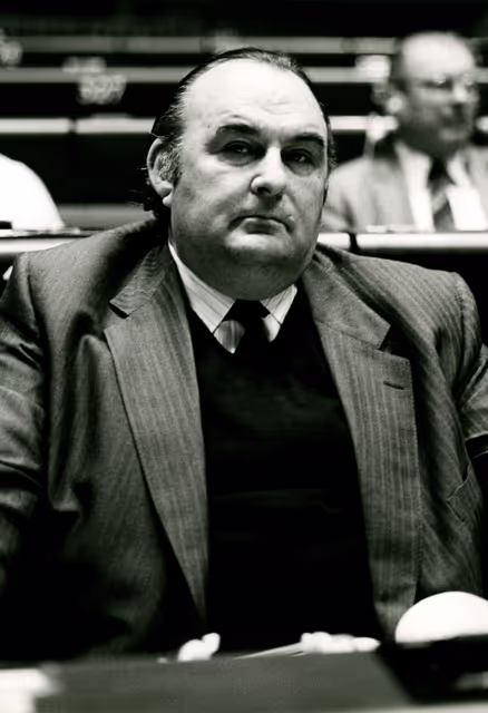 Zdjęcie 17: MEP Roger FAJARDIE attends a plenary session