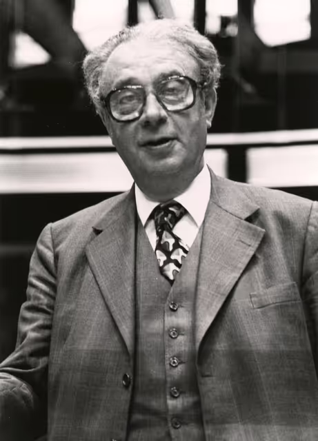 Zdjęcie 10: Ernst MAJONICA attends a plenary session in July 1981