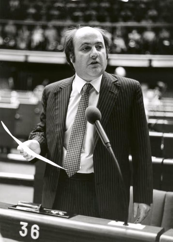 John Mark TAYLOR speaks in plenary session in July 1981