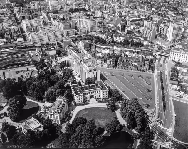 Billede 2: Aerial view of the European Parliament Headquarters in Brussels.