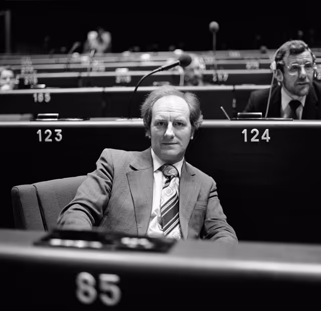 Photo 33: The MEP Gordon J. ADAM during a session in Strasbourg in October 1981.