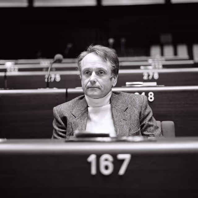 Photo 48: The MEP Louis EYRAUD during a session in Strasbourg in October 1981.
