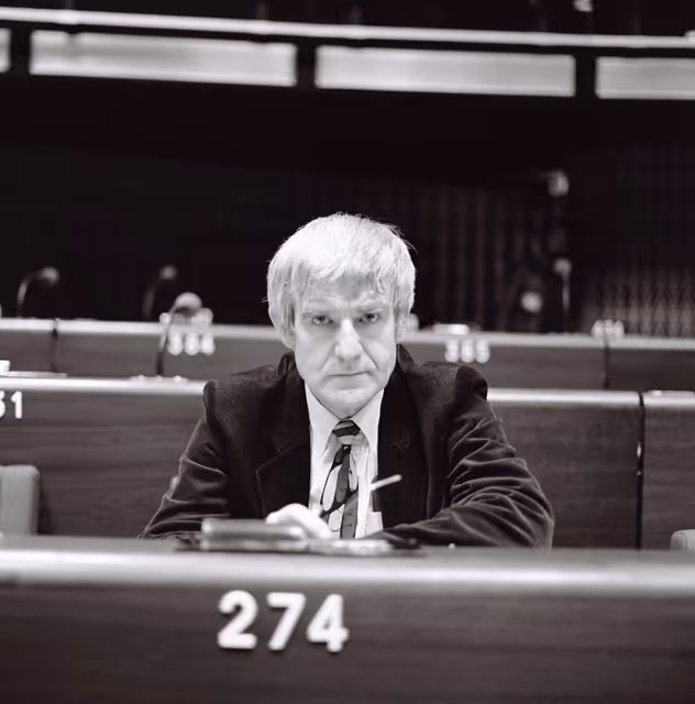 Photo 18: The MEP Dieter ROGALLA during a session in Strasbourg in October 1981.