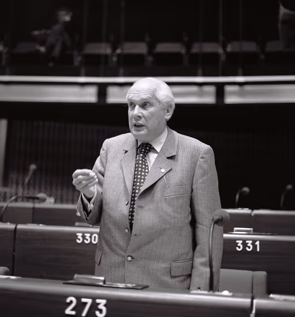 Photo 26: The MEP Erwin LANGE during a session in Strasbourg in October 1981.