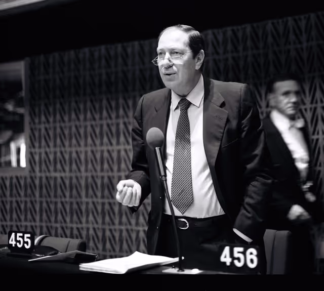 Photo 28: The MEP Francesco PETRONIO during a session in Strasbourg on October 1981.