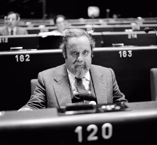 Photo 8: The MEP Alain BOMBARD during a session in Strasbourg in October 1981.