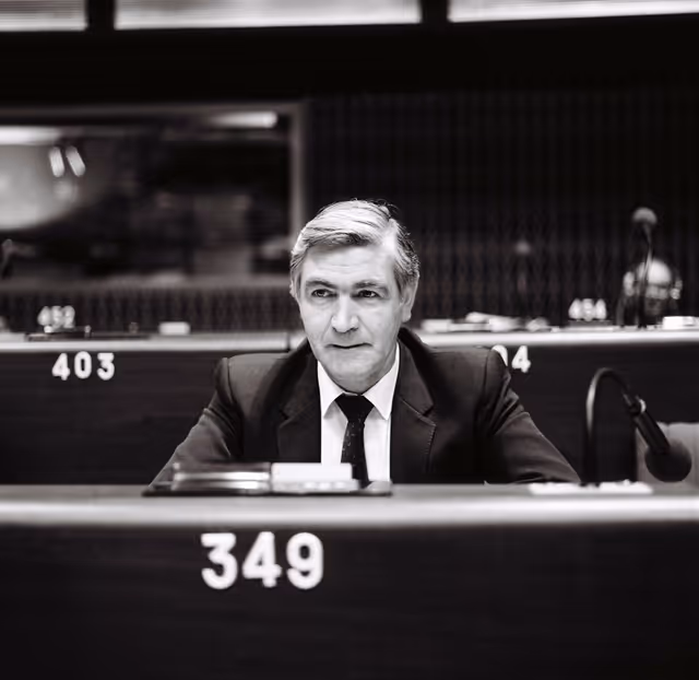 Photo 46: The MEP Konrad SCHON during a session in Strasbourg in October 1981.