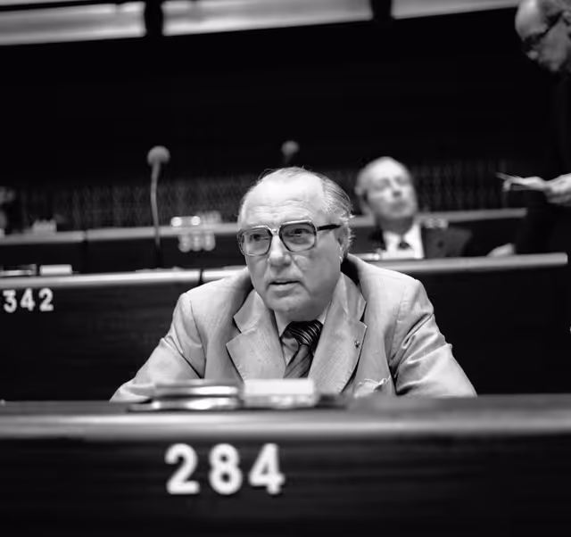 Photo 36: The MEP Hans August LUCKER during a session in Strasbourg in October 1981.