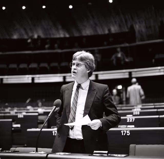 Photo 21: The MEP Elmar BROK during a session in Strasbourg in October 1981.