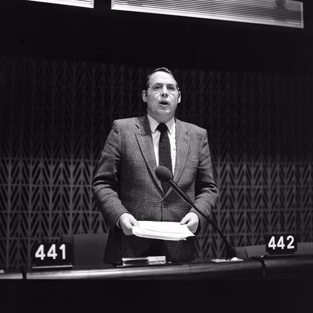 Photo 45: The MEP Klaus H.W. WETTIG during a session in Strasbourg in October 1981.