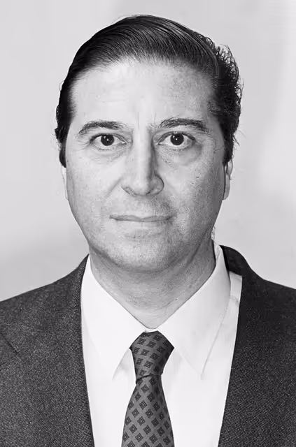 Снимка 2: Portrait of the MEP Efstratios PAPAEFSTRATIOU in Strasbourg on November 1981.