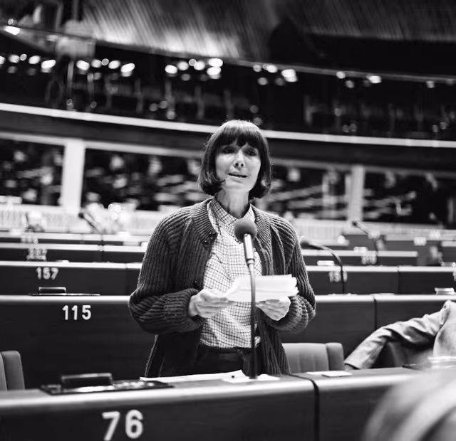 Снимка 23: The MEP Carla BARBARELLA during a session in Strasbourg in November 1981.