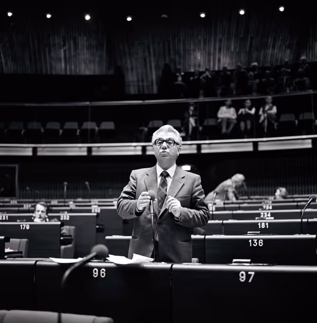 Снимка 45: The MEP Giovanni BARBAGLI during a session in Strasbourg on November 1981.