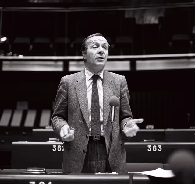 Снимка 16: The MEP Andre FANTON during a session in Strasbourg in November 1981.