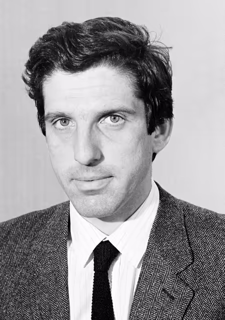 Снимка 6: Portrait of the MEP Ionnis PAPANTONIOU in Strasbourg on November 1981.