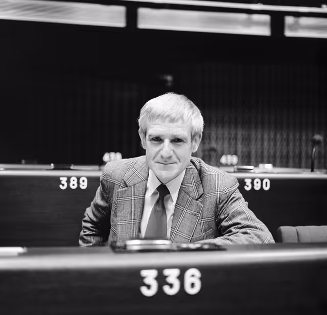 Снимка 29: The MEP Dieter ROGALLA during a session in Strasbourg in November 1981.