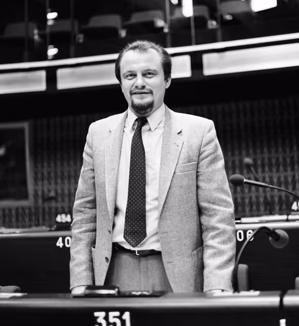 Снимка 44: The MEP Gero PFENNIG during a session in Strasbourg on November 1981.