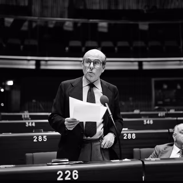 Снимка 47: The MEP Giovanni GIAVAZZI during a session in Strasbourg in November 1981.