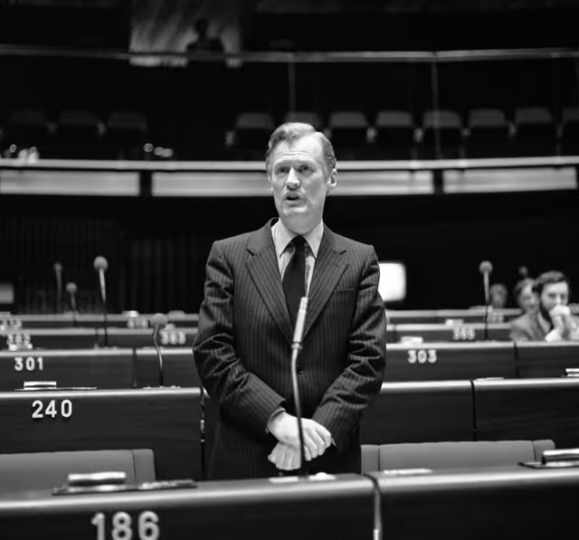 Снимка 26: The MEP David A. HARRIS during a session Strasbourg in November 1981.