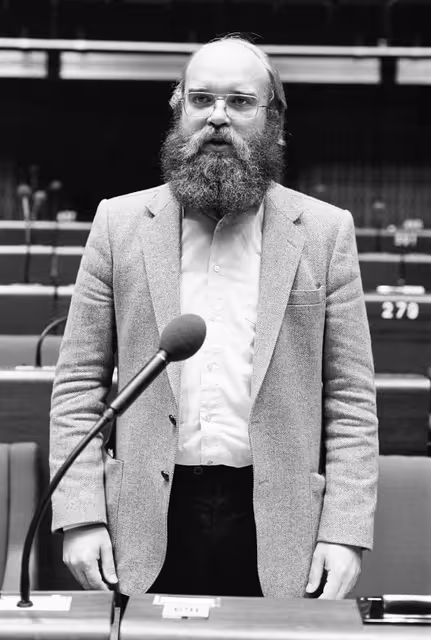 Foto 26: The MEP Ove FICH during a session in Strasbourg in October 1982.
