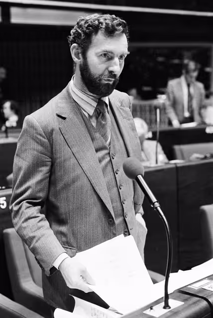 Foto 12: The MEP George Benjamin PATTERSON during a session in Strasbourg in October 1982.
