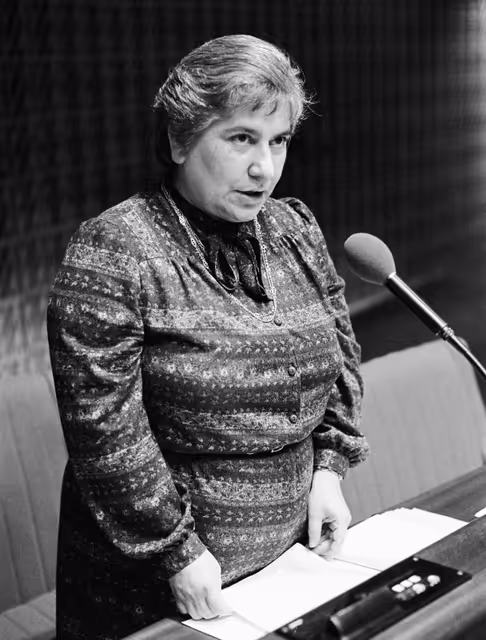 Foto 21: The MEP Marie-Claude VAYSSADE during a session in Strasbourg in October 1982.