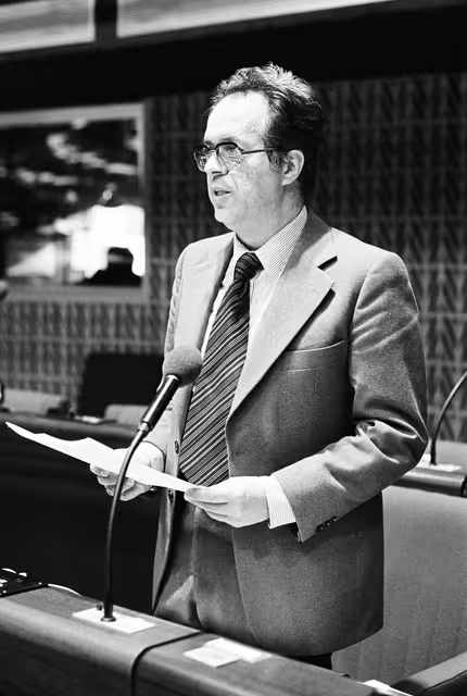 Foto 23: The MEP Mihail PROTOPAPADAKIS during a session in Strasbourg in October 1982.