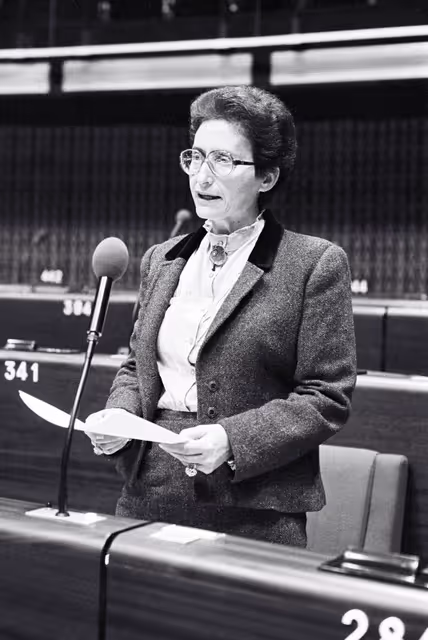 Foto 18: The MEP Kalliopi NIKOLAOU during a session in Strasbourg in October 1982.