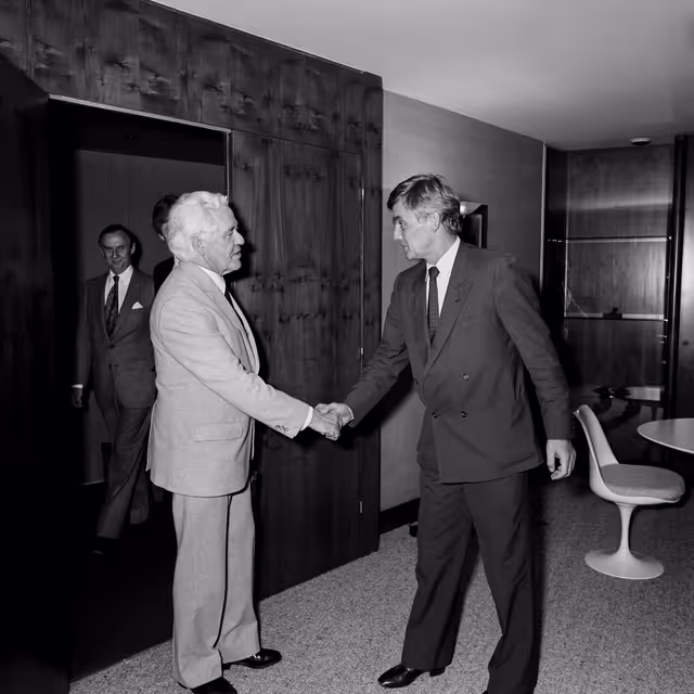 Foto 32: Pieter DANKERT EP President meets with guest